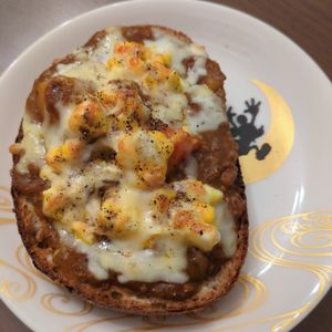 たりおの作ってみた!投稿(残りカレーやレトルトで簡単に！カレーチーズパン)