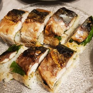 週一だけは頑張ります💦の作ってみた!投稿([簡単！某スーパーの味再現]焦がし醤油のサバ寿司)