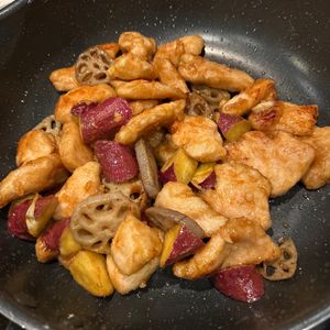 1010400の作ってみた!投稿(『根菜と鶏肉のガリバタ醤油炒め』照りっと食欲そそる♪)