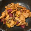 1010400の作ってみた!投稿(『根菜と鶏肉のガリバタ醤油炒め』照りっと食欲そそる♪)