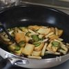 旨味たっぷり♪【厚揚げときゅうりときのこの旨だれ炒め】の工程4