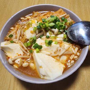 ナムディの作ってみた!投稿(【豆腐とえのきのチゲスープ】辛うま♡節約満足スープ！)