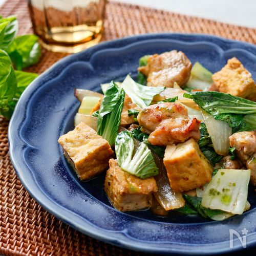 厚揚げと鶏肉の中華バジル炒め
