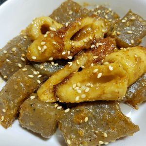 ヴェルの作ってみた!投稿(地味にうまい!\こんにゃくとちくわのごま味噌煮/)