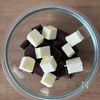 【焼くまで10分！】いちごとナッツの濃厚チョコブラウニーの工程1