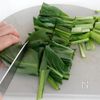 【レンジで簡単】小松菜と塩昆布のナムルの工程1