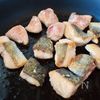 【秋鮭とじゃがいものバターポン酢炒め】香ばしいコクうま秋味♪の工程2