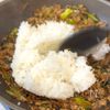 子どももハマる！【ワンパン混ぜ込みビビンバ】の工程5