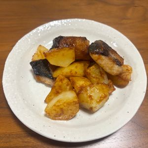 こむぎの作ってみた!投稿(ご飯が進む！ぶりとじゃがいもの甘辛炒め)