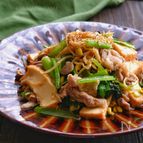 絹揚げと豚こまと豆もやしと小松菜のプルコギ風炒め