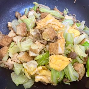 かなてぃの作ってみた!投稿(残った材料で♪厚揚げとキャベツと卵のオイスターソース炒め)