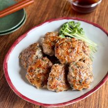 さっぱり香る！ゆかりと大葉の【鶏つくね】
