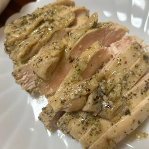 ゆくゆくの作ってみた!投稿(レンチン4分で驚きの柔らかさ！自家製ハーブサラダチキン)