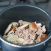 パウダールウで失敗なし!さつま揚げとねぎのカレーうどんの工程1