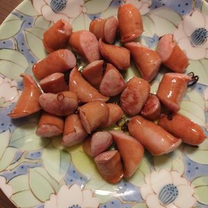たりおの作ってみた!投稿(ビールがススム！ピリ辛ソーセージ炒め)
