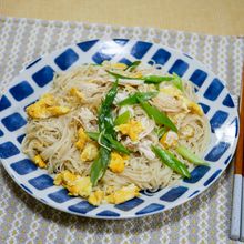 喉越しがいい「鶏ささ身肉と卵の素麺炒め」