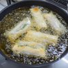 カリッと食べる「薄焼き卵とハムの揚げ春巻き」の工程5