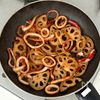 簡単なのに絶品！蓮根といかの甘辛しょうが焼き♩旨みたっぷりの工程3