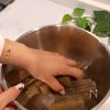 節約＆ヘルシー！なんちゃって鶏皮の甘辛焼き🐔✨の下準備