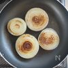 簡単とろ旨！新玉ねぎの塩昆布バターステーキ。の工程3