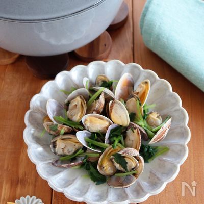 STAUBで作るあさりと三つ葉の酒蒸し