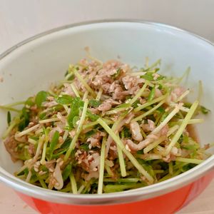 あーちゃん·͜· ♡の作ってみた!投稿(ヘルシーなのに激ウマ♪『豆苗ともやしのツナポンおかか和え』)