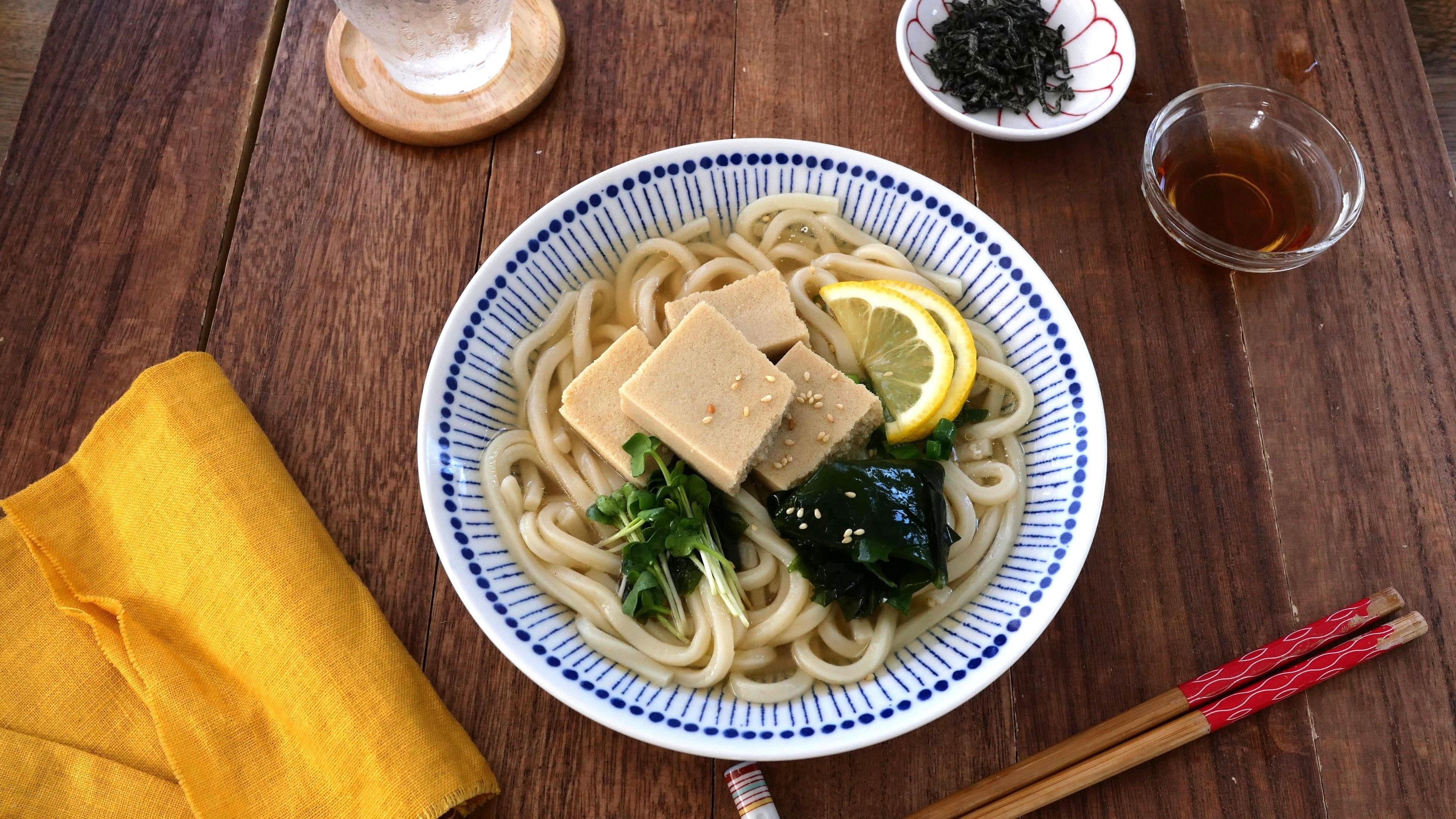 お揚げじゃない】高野豆腐の冷やしきつねうどん | レシピサイトNadia