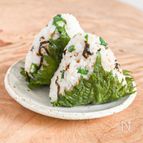 シンプルがおいしい！オクラと塩こんぶのおにぎり