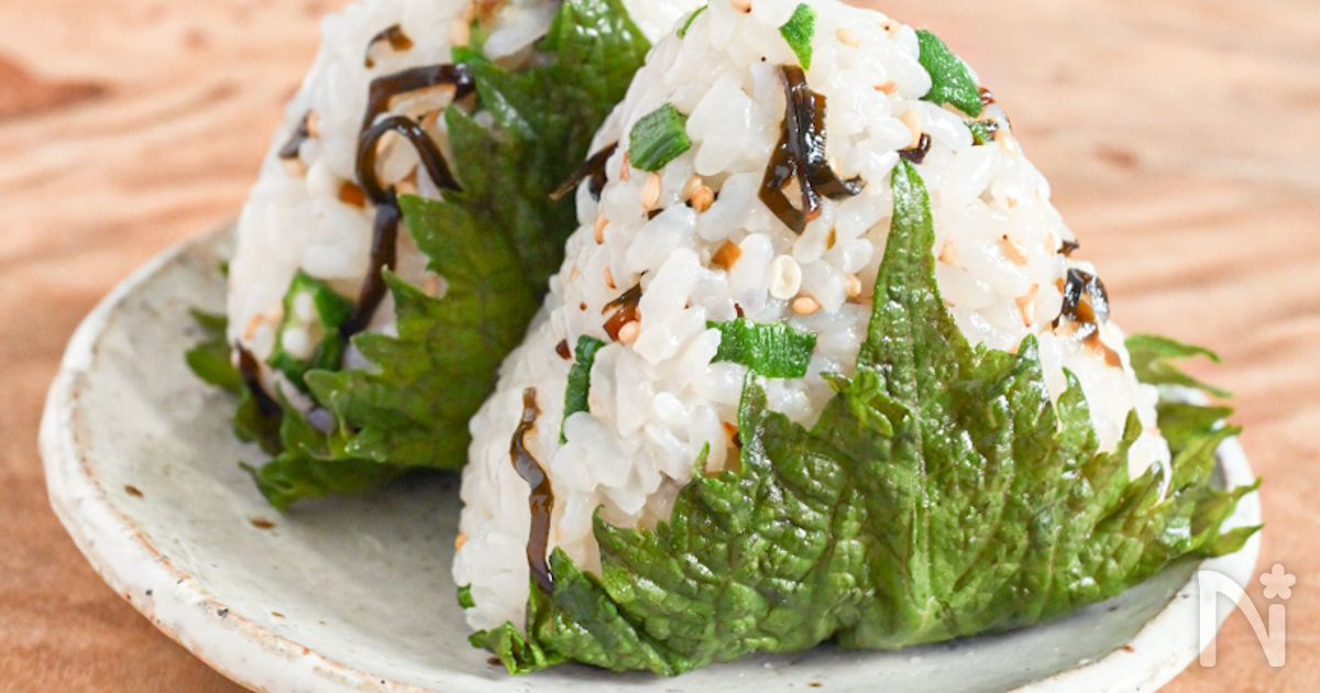 シンプルがおいしい！オクラと塩こんぶのおにぎり