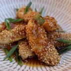 鶏ささみ肉のごま衣揚げ、わさび醤油あんかけ