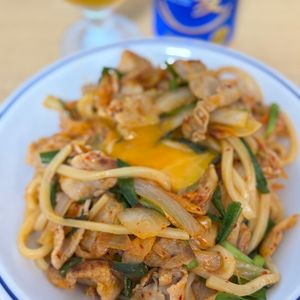 Tsuneaki Okadaの作ってみた!投稿(【旨辛やみつき！】豚キムチ風炒めうどん)