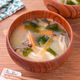 【しめじとにんじんとわかめのお味噌汁】
