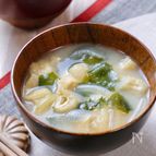 『玉ねぎと油揚げとわかめのお味噌汁』