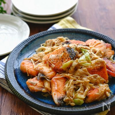鮭とえのきとねぎのにんにく旨味噌バター炒め