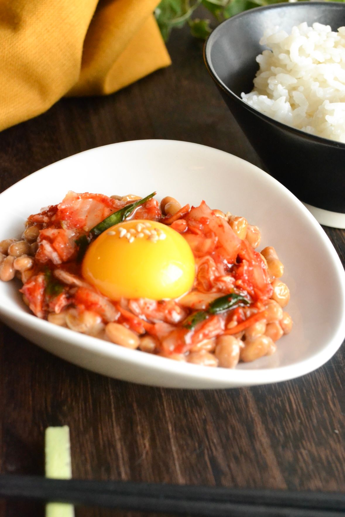 簡単すぎるのに絶品！納豆キムチの月見和え | レシピサイトNadia