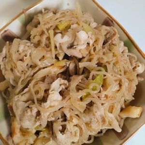 ゆみの作ってみた!投稿(まさにすき焼き❗️激旨節約レシピ♡糸こんメインのすき焼き風)