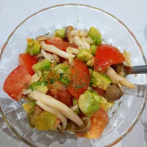 milkの作ってみた!投稿(5分で完成！【トマトときのこのマリネサラダ】さっぱり副菜♩)