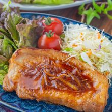 漬けて焼くだけ！豚ロース厚切りの甘酢生姜焼き