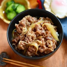 ＼10分煮るだけ／つゆだく牛丼