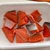 巻いて焼くだけ♩鮭チー三角春巻きの工程1