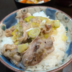 あわよいあおいの作ってみた!投稿(豚塩カルビ丼【ごはんが進む！】)