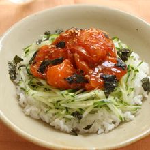 簡単レシピで猛暑を乗り切る!【サーモンユッケ丼】