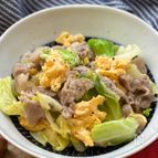 春キャベツと豚こまのふわふわ卵塩炒め