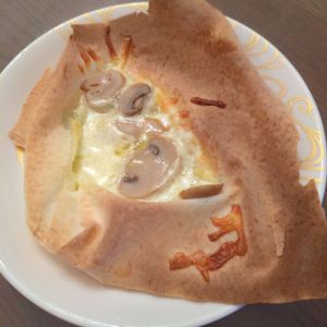 たりおの作ってみた!投稿(〖 クシュっと握って 〗きのこの春巻きチーズパイ)