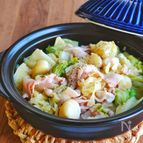 キャベツ1玉とゴロっとにんにくと豚バラの蒸し煮鍋