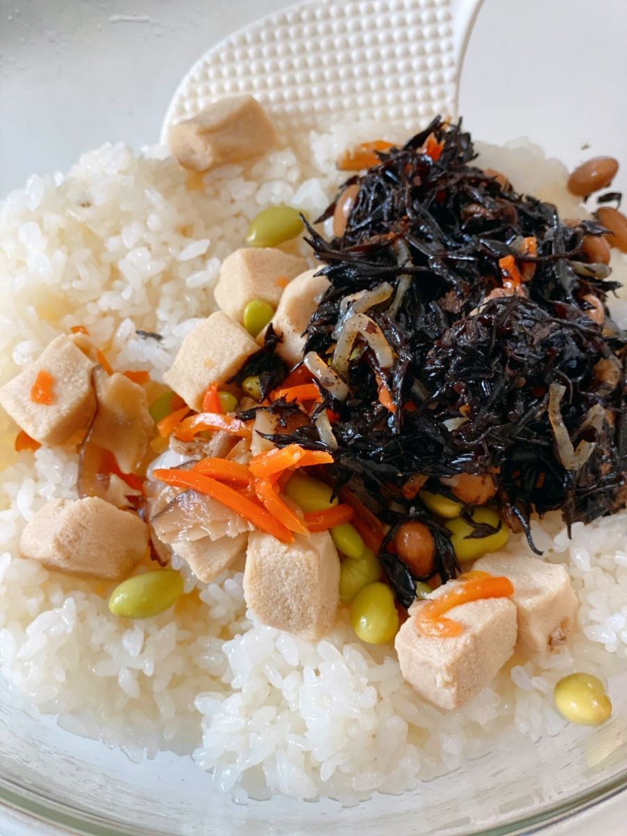 酢飯に混ぜるだけ！簡単田舎まぜ寿司 | レシピサイトNadia