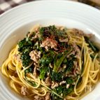 旬の美味しさ【ごま油香る春菊とひき肉のピリ辛スパゲッティ】