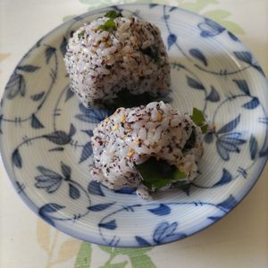KUMIKOの作ってみた!投稿(【我が家の人気おにぎり】
家にある材料でパパッと混ぜるだけ。)