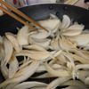 【10分で作り置き】シャキとろ〜っ♪新玉ねぎの焼き浸しの工程1