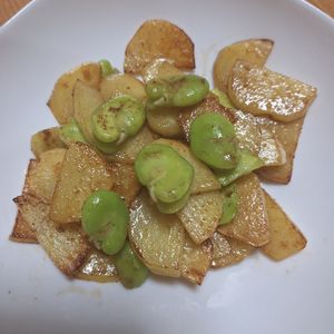 1173043の作ってみた!投稿(【止まらない美味しさ】そら豆とじゃがいものバター醤油炒め)